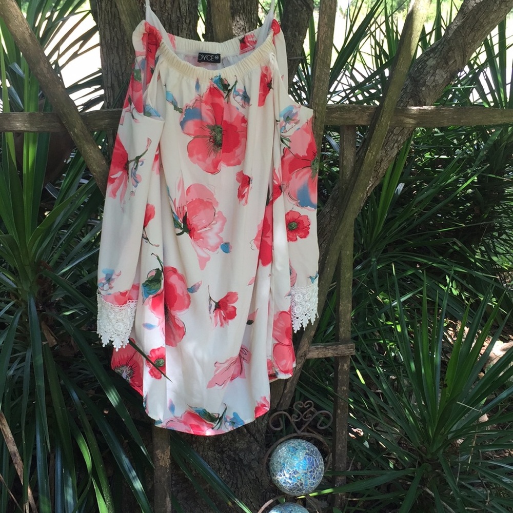 🌸Gorgeous cold shoulder dress🌸